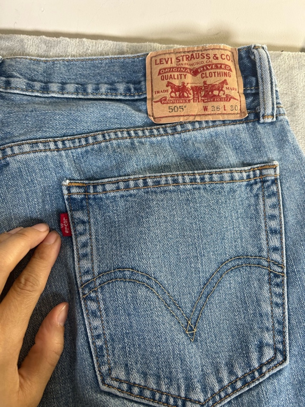 Levi’s 505 Men's Light Blue Straight-Leg Jeans - Picture 4 of 11